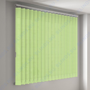 Вертикальные тканевые жалюзи Лайн II зеленый - фото на окне