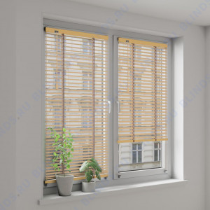 Горизонтальные бамбуковые жалюзи 25 мм натуральный - фото на окне