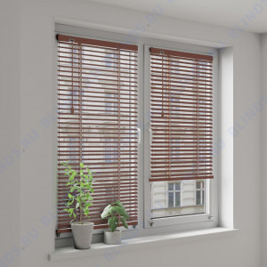 Горизонтальные бамбуковые жалюзи 25 мм черешня - фото на окне