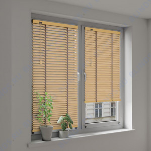 Горизонтальные бамбуковые жалюзи 50 мм натуральный - фото на окне