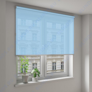 Рулонные шторы Louvolite Омега голубой - фото на окне