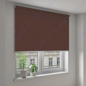 Рулонные шторы Louvolite Альфа блэкаут темно-коричневый с алюминиевым слоем - фото на окне