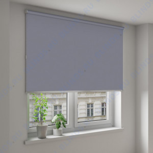 Рулонные шторы Louvolite Альфа блэкаут серый с алюминиевым слоем - фото на окне