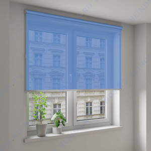 Рулонные шторы Louvolite Альфа синие - фото на окне