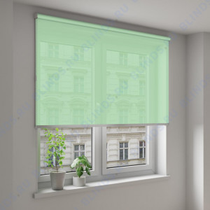 Рулонные шторы Louvolite Альфа зеленые - фото на окне