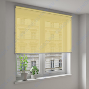 Рулонные шторы Louvolite Альфа желтый - фото на окне