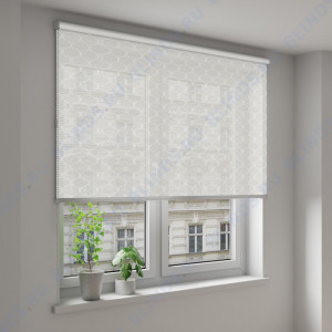 Рулонные шторы Louvolite Деон бежевый - фото на окне