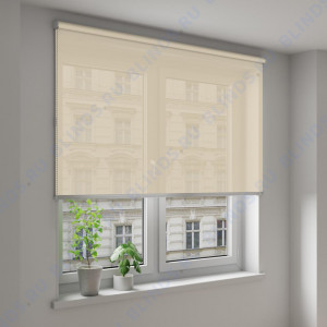 Рулонные шторы Louvolite Перл светло-желтый - фото на окне