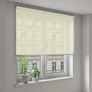 Рулонные шторы Louvolite Шёлк светло-лимонный - фото на окне