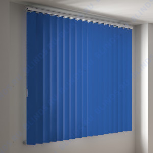 Вертикальные пластиковые жалюзи Стандарт синий - фото на окне