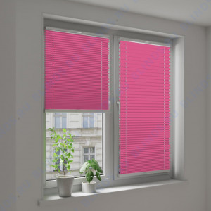 Штора плиссе тканевая Ноктюрн блэкаут розовый - фото на окне