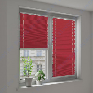 Штора плиссе тканевая Ноктюрн блэкаут красный - фото на окне