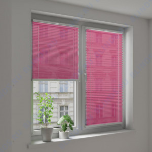 Штора плиссе тканевая Опера розовый - фото на окне