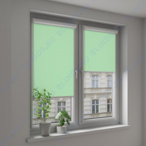 Рулонные тканевые жалюзи Уни-2 Альфа блэкаут зеленый - фото на окне