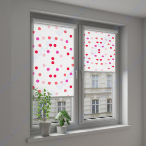 Рулонные тканевые жалюзи Уни-2 Полька блэкаут красный - фото на окне