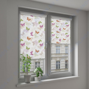 Рулонные тканевые жалюзи Уни-2 Бабочки розовый - фото на окне