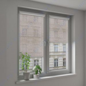 Рулонные тканевые жалюзи Уни-2 Манила светло-коричневый - фото на окне
