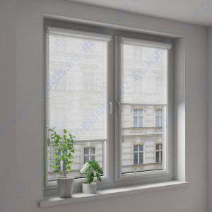 Рулонные тканевые жалюзи Уни-2 Манила белый - фото на окне
