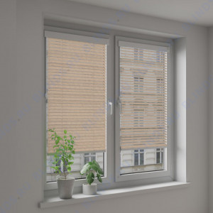 Горизонтальные алюминиевые жалюзи Венус бежевые перфорированные - фото на окне