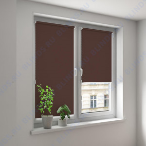 Минирулонные тканевые жалюзи Альфа блэкаут темно-коричневый с алюминиевым слоем - фото на окне