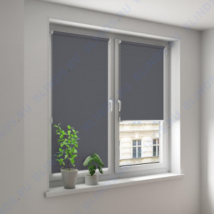 Минирулонные тканевые жалюзи Альфа блэкаут темно-серый с алюминиевым слоем - фото на окне