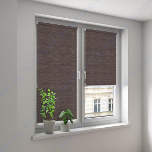 Минирулонные тканевые жалюзи Юта блэкаут коричневый - фото на окне