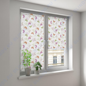 Минирулонные тканевые жалюзи Бабочки розовый - фото на окне