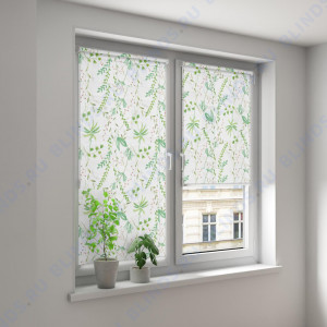 Минирулонные тканевые жалюзи Джунгли белый - фото на окне