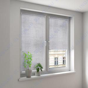 Минирулонные тканевые жалюзи Манила светло-серый - фото на окне