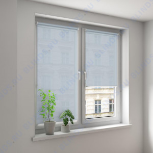Минирулонные тканевые жалюзи Омега светло-серый - фото на окне