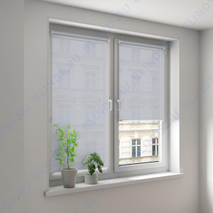 Минирулонные тканевые жалюзи Скрин 5% светло-серый - фото на окне
