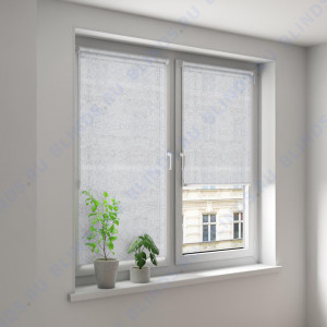 Минирулонные тканевые жалюзи Шёлк жемчужно-серый - фото на окне